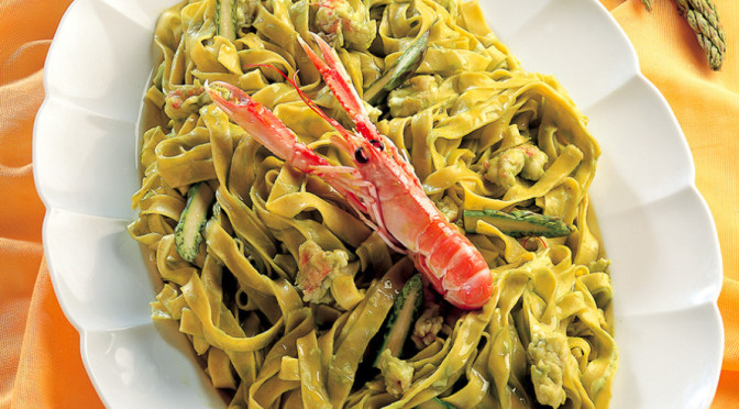 TAGLIATELLE AGLI ASPARAGI E SCAMPI